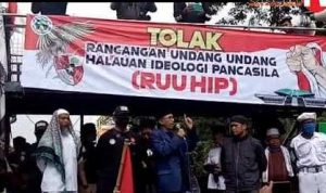 Batalkan RUU HIP, atau Umat Kepung DPR (oleh : Tony Rosyid)