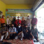 Bekerjasama dengan PERAKTALA,   POSBAKUMADIN  Bagikan ID Card Para  Legal