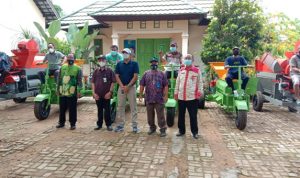 Distanhorbun Serahkan bantuan,  Tak Hanya sebagai alat perontok jagung juga menghemat biaya