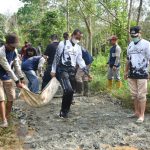 Jalan Penyangat RT.01 Desa Tanjung diperbaiki