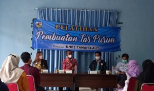 Mengikuti  jaman, Pengrajin Sasirangan  Purun harus berinovasi
