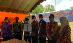 Disaksikan Bupati, Kades, POKDARWIS MOU dengan  BUMDES Pagatan Besar