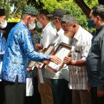 10 Pemdes & 13 Badan Usaha Dapat Penghargaan