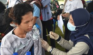 Tim Kolaborasi sasar vaksinasi tempat wisata Pantai Batakan