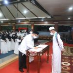 Bupati Sukamta Serahkan SK PPPK setelah Sholat Tarawih