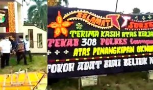 Gila Aja! Papan Bunga Senilai 6 Juta, Muncul di Dakwaan Wilson Lalengke