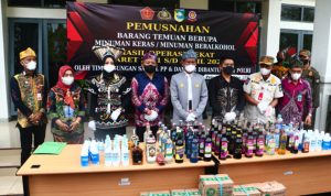 Bersama Forkopimda di Apel HARDIKNAS Bupati musnahkan Miras