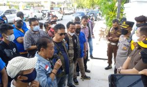 LSM FORFEBAN , PI lakukan aksi di Kejati dan Pengadilan TIPIKOR Banjarmasin
