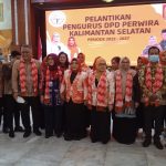 Ketua DPP PERWIRA  Elza Syarief melantik Pengurus Kalsel