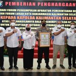 Kapolda Kalsel Terima Penghargaan dari Forum Lurah dan DPD PAPDESI