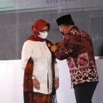 Hj. Nurul Hikmah Sukamta satu satunya diKalsel dapatkan penghargaan MKK