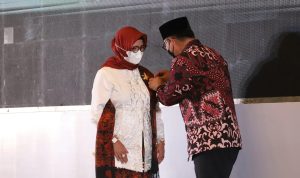 Hj. Nurul Hikmah Sukamta satu satunya diKalsel dapatkan penghargaan MKK