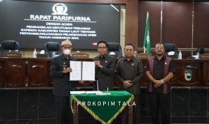 Bupati : berharap Raperda Penyertaan Modal Untuk Bank Kalsel segera disetujui