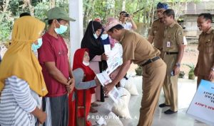 Sukamta Serahkan Bantuan Kepada Penyandang Disabilitas