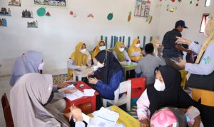 DP2KBP3A Tala berikan pelayanan KB Implan gratis di Desa Sumber Jaya