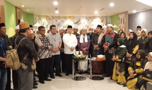 80 Jamaah Umrah PT IPI Kasel dilepas Kepala Kemenag. di VIV Lounge Bandara Syamsudin Noor