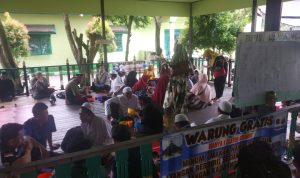 Jumat Berkah di Mesjid Jami,  Berbagi Bubur Karih Daging di Warung Gratis
