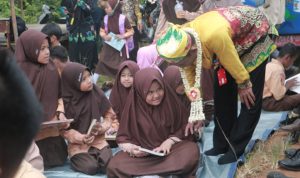 Pesan Bupati : . “Sering-sering turun ke desa, pantau kondisi kesehatan masyarakat