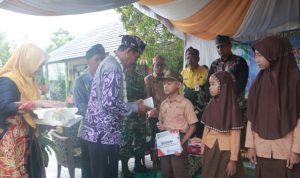Bupati Tala Serahkan Beasiswa Pelajar SD dan SLTP
