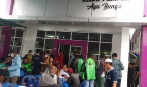 Ribuan Warga Banjarmasin Nikmati Nasi Sop Ayam Gratis Sajian Ayu Bunga