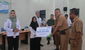 Bupati Tala Serahkan Santunan JKM Kepada Ahli Waris Guru TPA