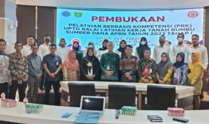 Kadis Nakertrans Tanbu  berharap tenaga kerja kita bisa terserap kedalam dunia kerja