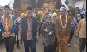 Parade Budaya Warnai Hari Jadi Karang Bunga Ke-34
