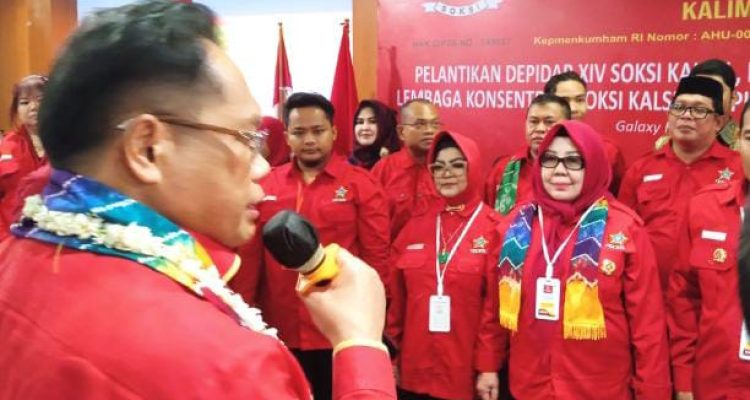 Ketum DPINAS Ali  melantik DEPIDAR SOKSI Kalsel Wati Astuti