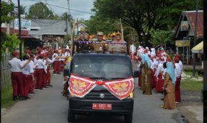 Dapatkan Piala Adipura, Pj Bupati dengan Rombongan  lakukan kirab keliling Marabahan