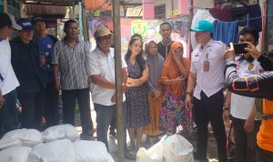 Tertimpa Angin Puting Beliung , Warga Surgi Mufti dapat Bantuan Sembako