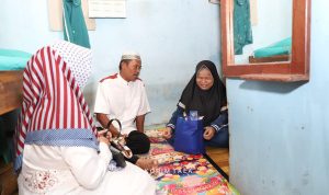 Bupati Tala bagikan  Sembako