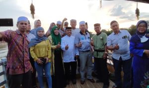 Kadis Pariwisata Kalsel dibuat Surprise dalam  Bukber diatas sungai ada HUT Media Publik