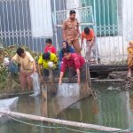 Lurah Kuripan Banjarmasin tebarkan 6000 bibit ikan lele di RT 04
