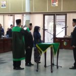 Muslimin Lantik 2 PAW Anggota DPRD Tanah Laut