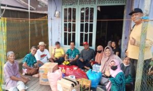 Prihatin Karhutla di Liang Anggang , KPB Banjarbaru berikan Bantuan kepada Warga
