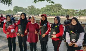 Peserta Senam dapat hadiah Di HUT  KJS Nunung Intan Siring Banjarmasin ke 11
