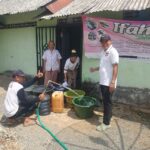 LSM JP2B bagikan Air Bersih di Pelaihari