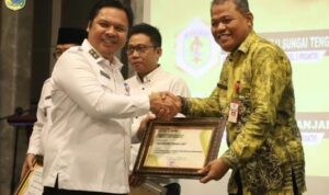 Pj. Bupati Tala dapat penghargaan UKPBJ Kabupaten/Kota