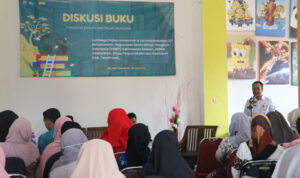 Dispusip gelar Bedah Buku  “Tionghoa Banjar” dan Buku “Balaki Muntung”