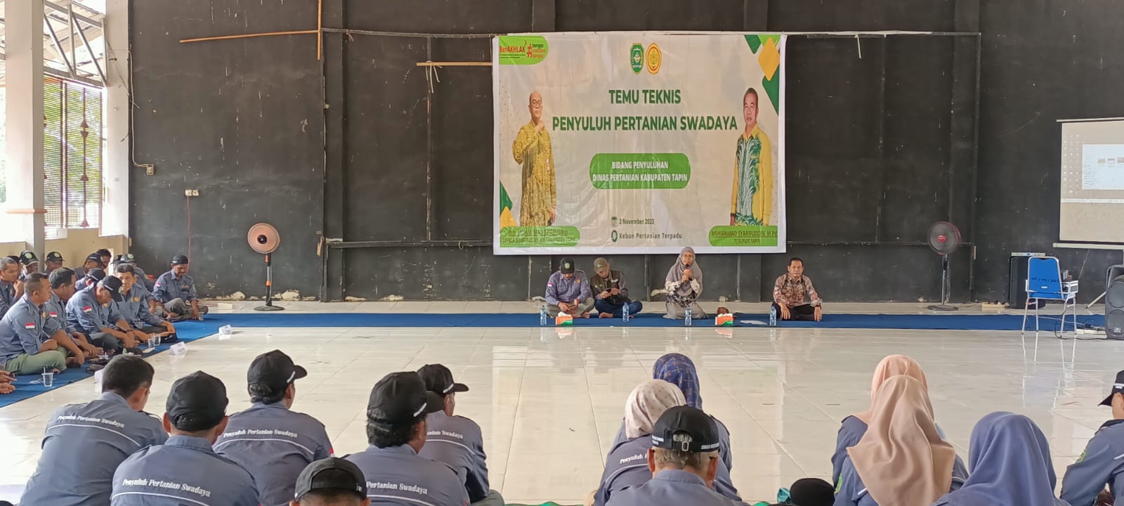 Hj. Anisah bagikan bagikan Ilmu kepada  Penyuluh Pertanian Swadaya Se Kabupaten Tapin