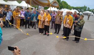 Pj. Bupati Tala ajak Berbelanja di Pasar Rakyat