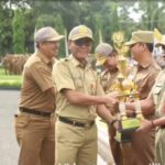 Sekda serahkan Hadiah Terbaik Tala Expo dan Naga Banjar