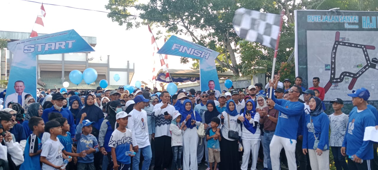 Sekitar 17 000 mengkuti jalan santai bersama H Endang