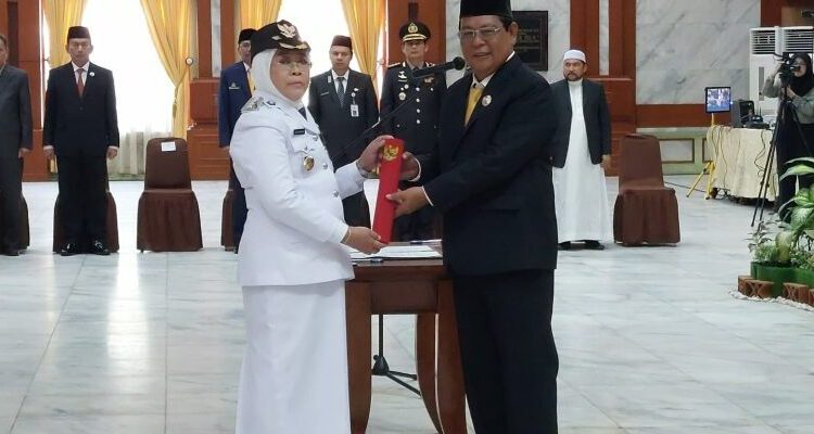 Gubernur Kalsel Lantik Hamida Munawarah  jadi Pj. Bupati Tabalong