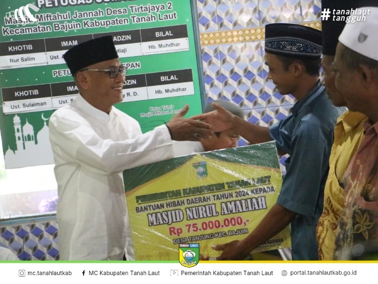 Tiga Masjid di Kecamatan Bajuin Terima Dana Hibah dari Pemkab Tala