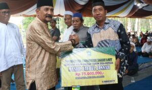 Masjid di Kecamatan Jorong dapat bantuan Rp 250 Juta dari Pemkab. Tanah Laut