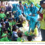 Bela Desa Kuringkit, Puluhan Paket Pencegahan Stunting Dibagikan