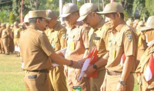 Pantik Semangat Belajar, Pj Bupati Tala Beri Bonus Uang Pembinaan Bagi Siswa Berprestasi
