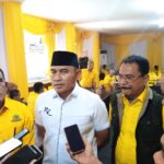 DPD GOLKAR Kalsel Serahkan 3 SK Bacalon Bupati