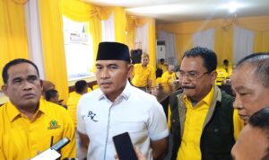 DPD GOLKAR Kalsel Serahkan 3 SK Bacalon Bupati